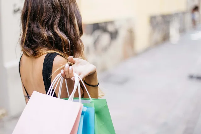 happy holidays, woman, shopping, lifestyle, adult, bags, buy, shopping bags, retail, sale, woman shopping. How do you build a commerce reviews strategy that works in 2027?